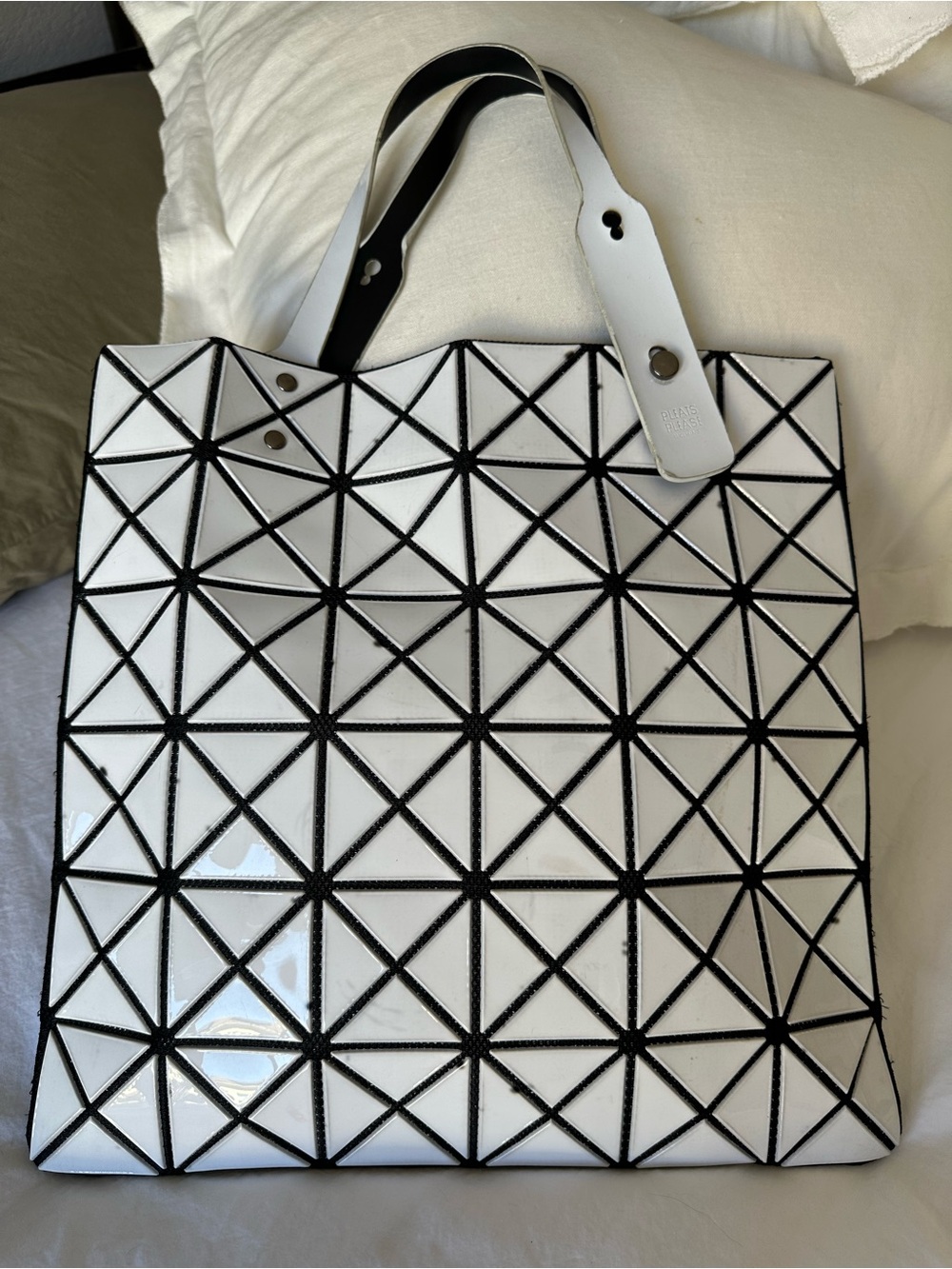 BAO BAO Issey Miyake white and black prism tote 13x13 adjustable handles - Picture 7 of 17